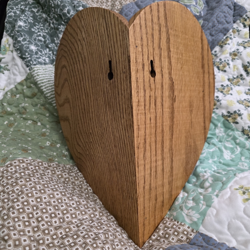 Vintage Solid Oak Bow & Heart Corner Quilt Display Hanger - Picture 8 of 14